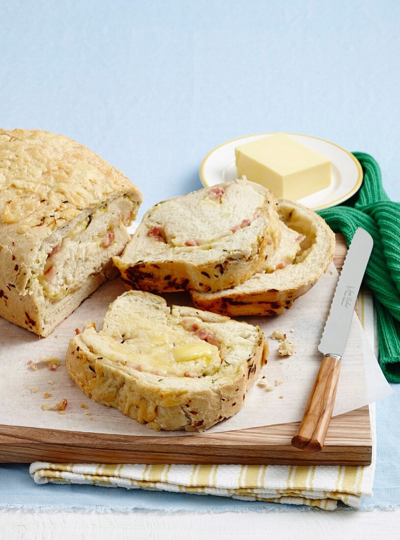 Bacon, zucchini and cheese bread