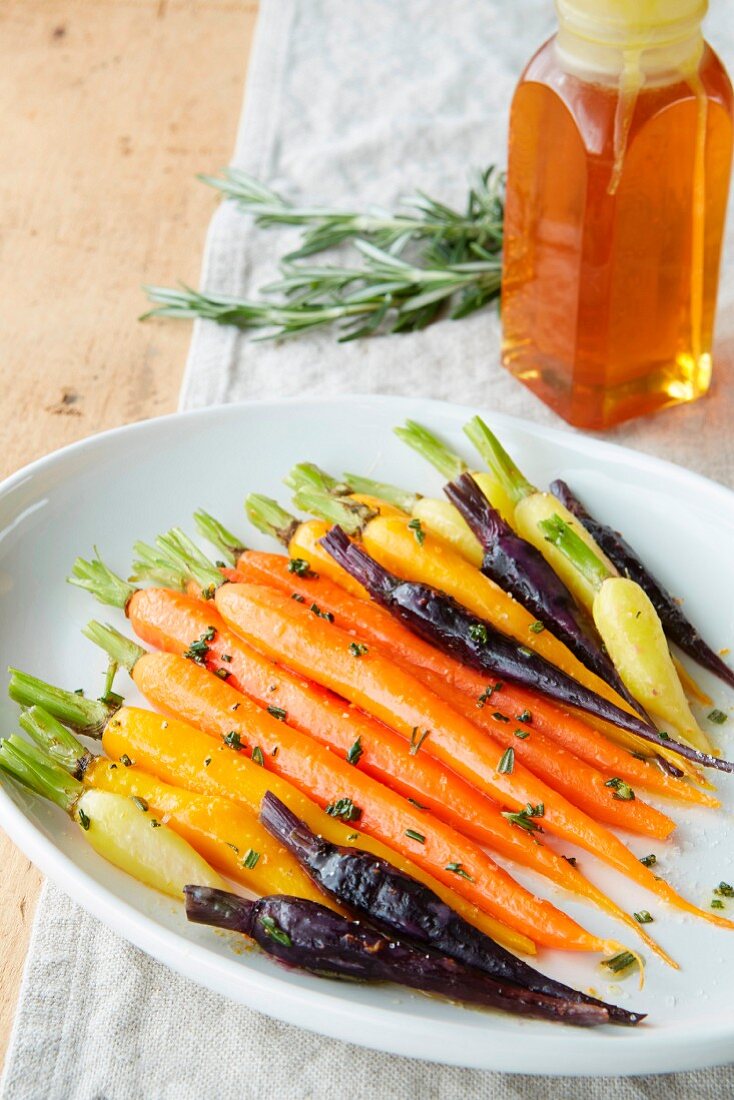 Colourful, honey-glazed carrots with rosemary