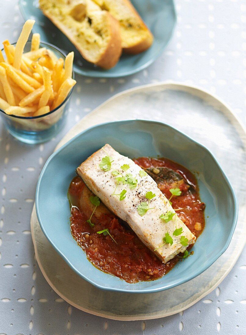 Fischfilet mit Tomatensugo