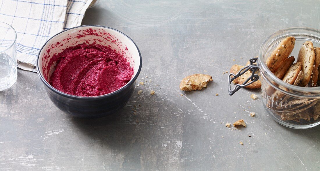 Vegane Rote-Bete-Creme mit Kreuzkümmel & Cashewkernen