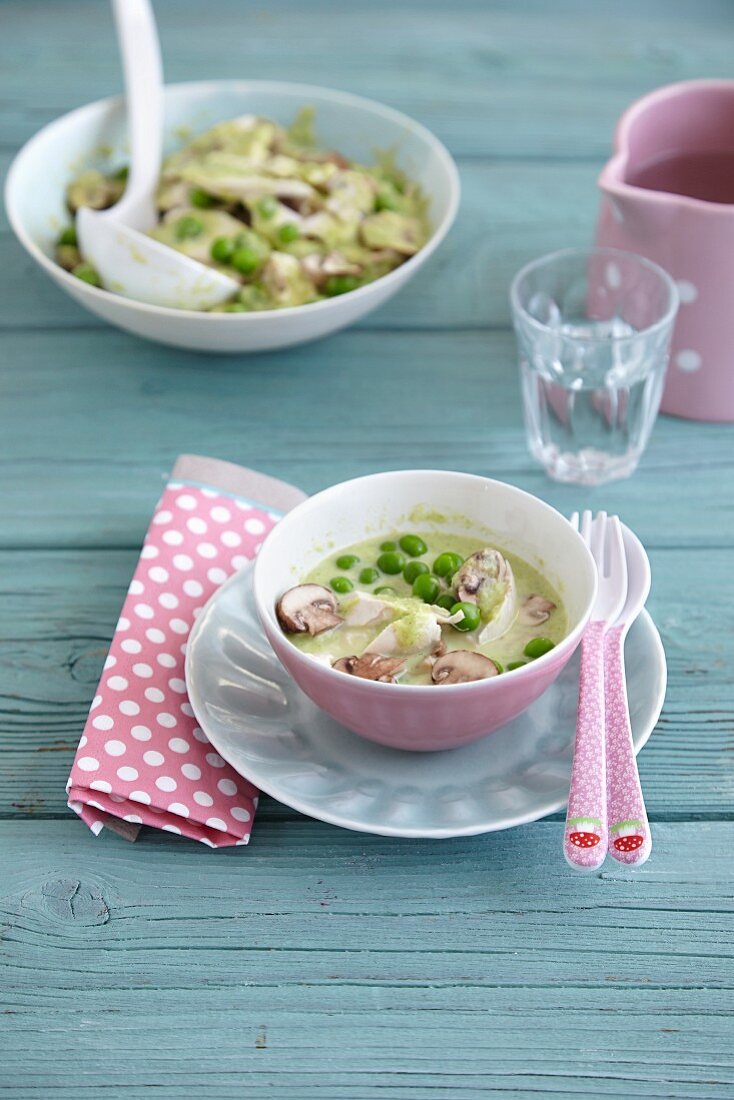 Chicken fricassee in creamy leek with peas