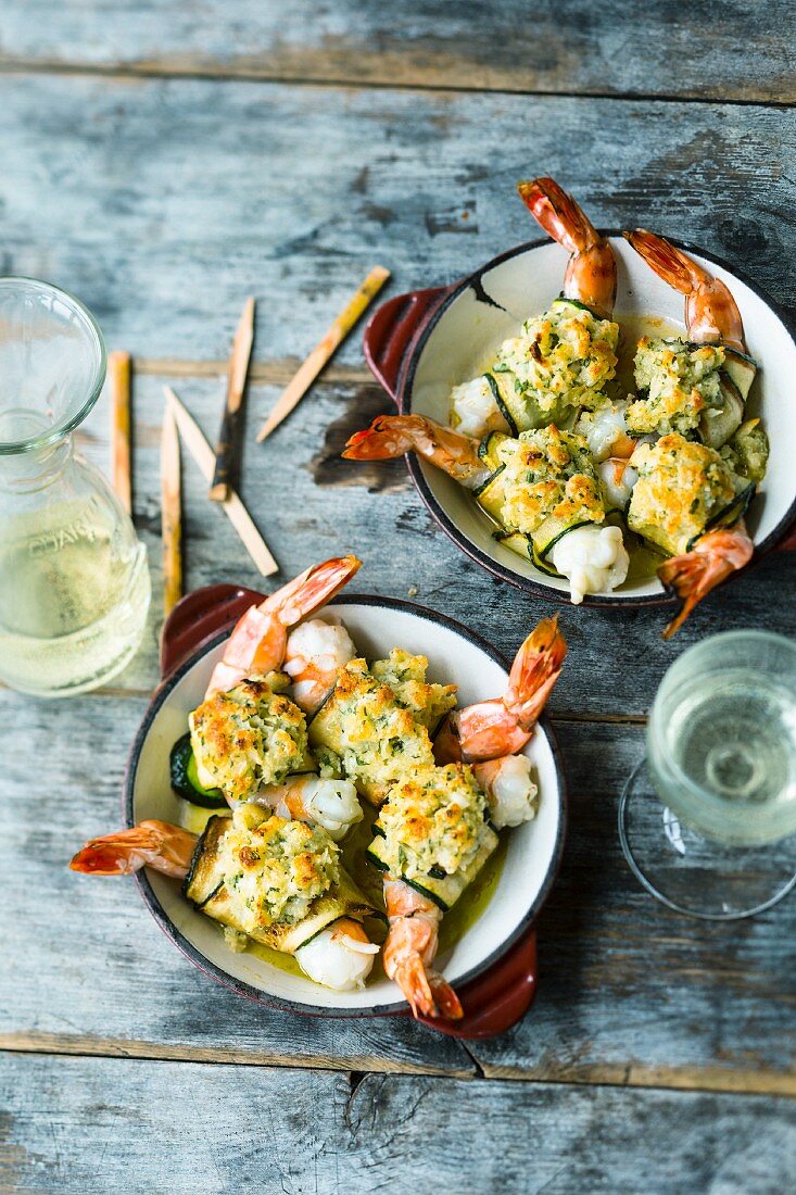 Gratinated courgette and prawn rolls