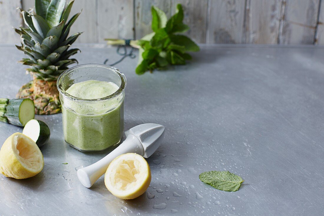 A courgette and mint smoothie with lemons and pineapple