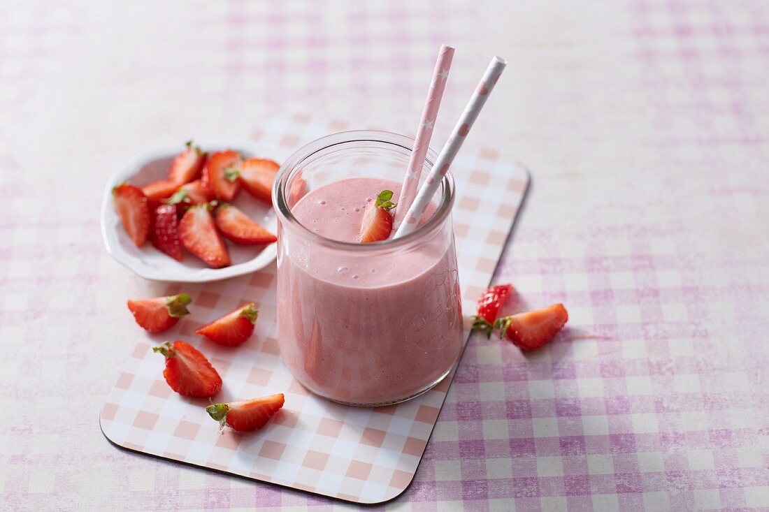 Quinoa-Erdbeer-Smoothie mit Joghurt