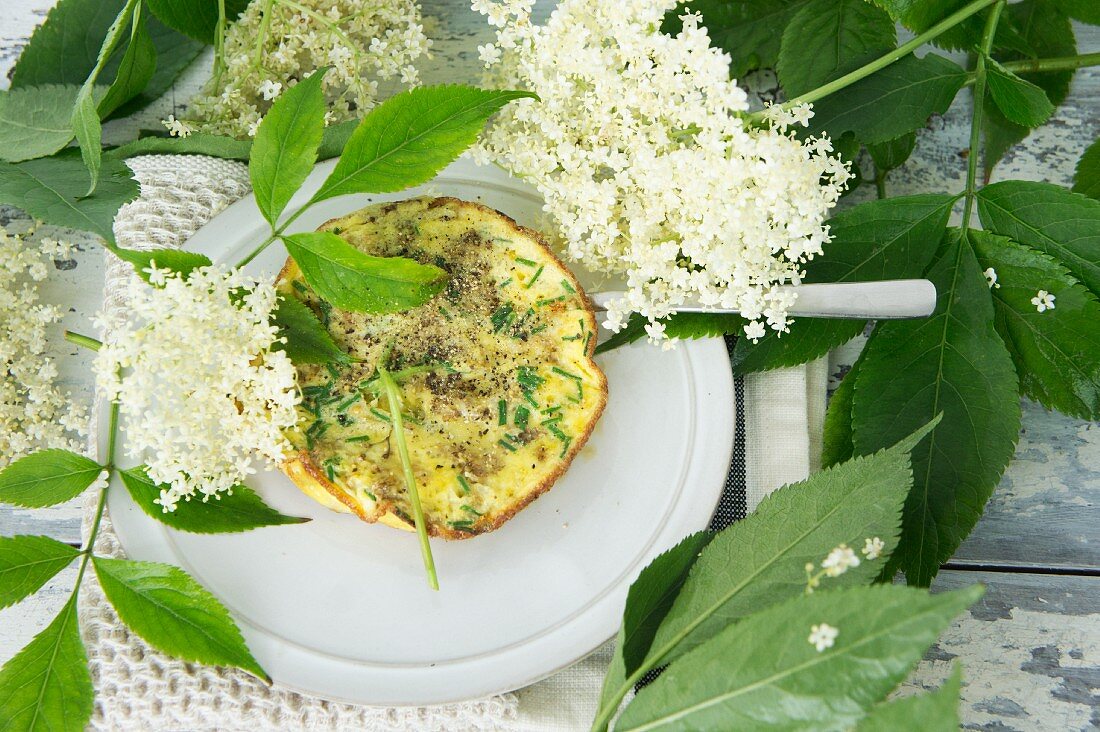 Holunderblüten-Omelette mit Kräutern