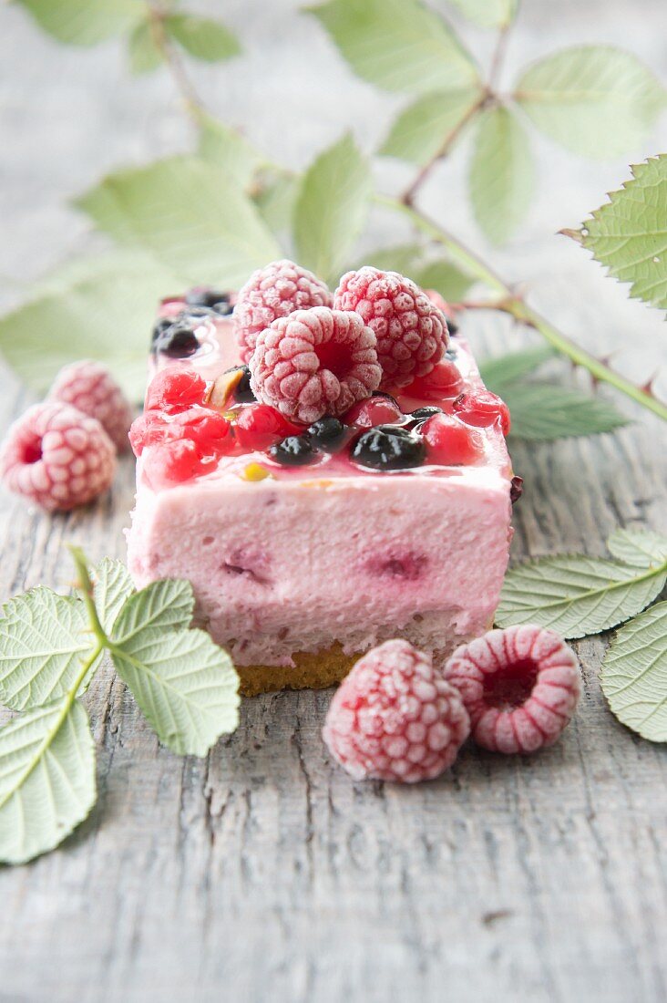 Biskuitkuchen mit Beeren