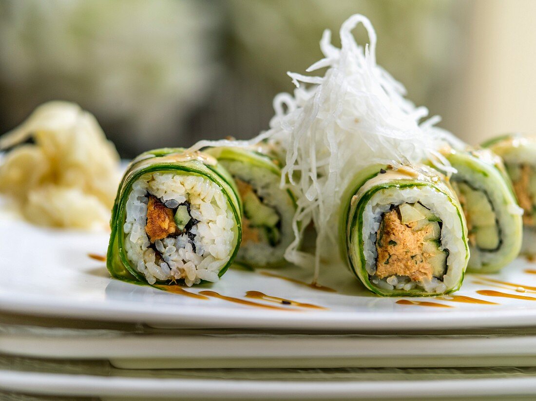 Cucumber maki with fried rice noodles