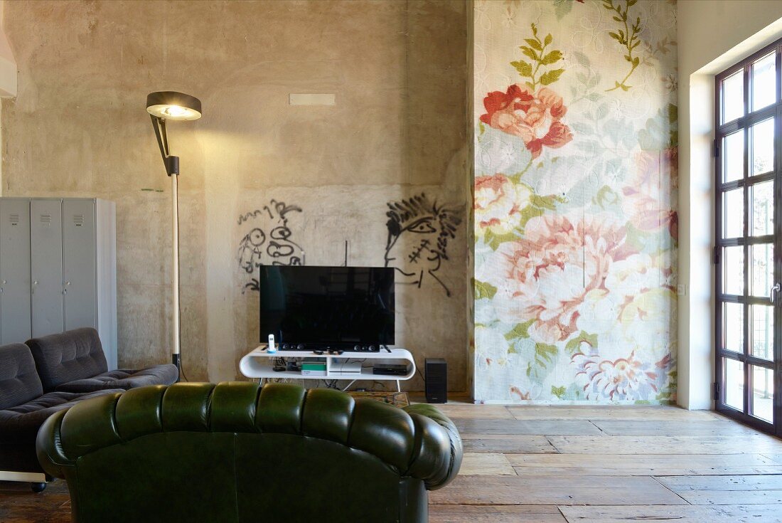 Graffiti and floral wallpaper in vintage-style living room