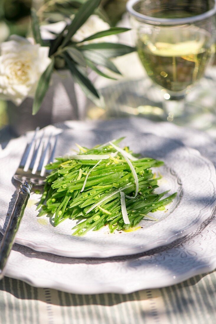 Green bean salad with lemons