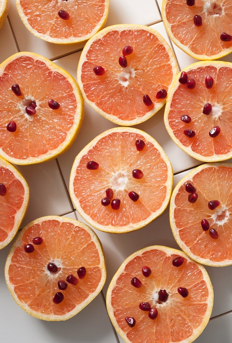 Grapefruit halves with pomegranate seeds (seen from above)