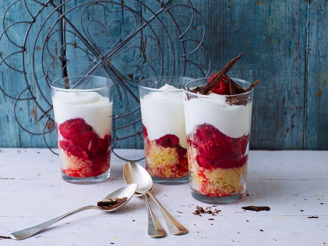 Raspberry and millet desserts with quark cream
