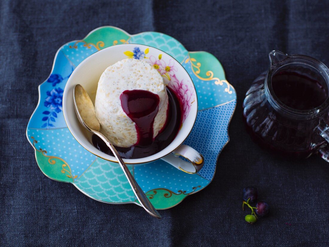 Iced couscous with blueberry sauce