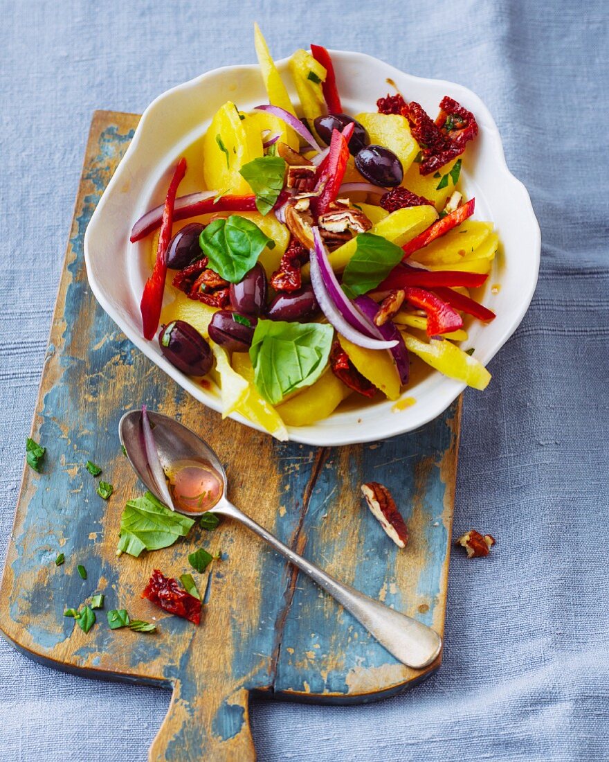 Griechischer Kartoffelsalat mit getrockneten Tomaten