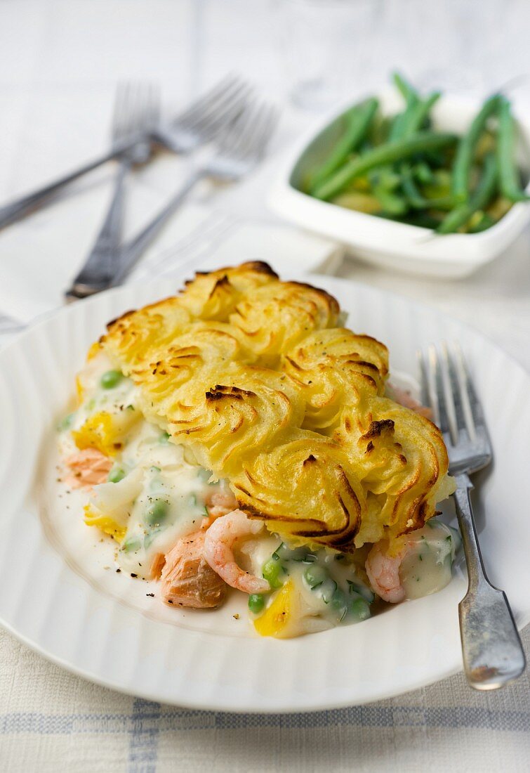 Fischpie mit Garnelen und Kartoffelpüreehaube