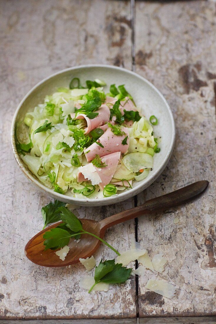Sausage salad with fennel, pears and Parmesan cheese