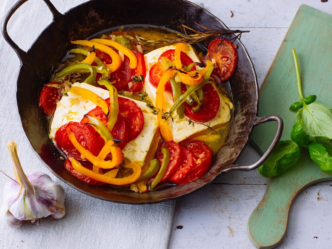 Gratinated sheep's cheese with colourful peppers