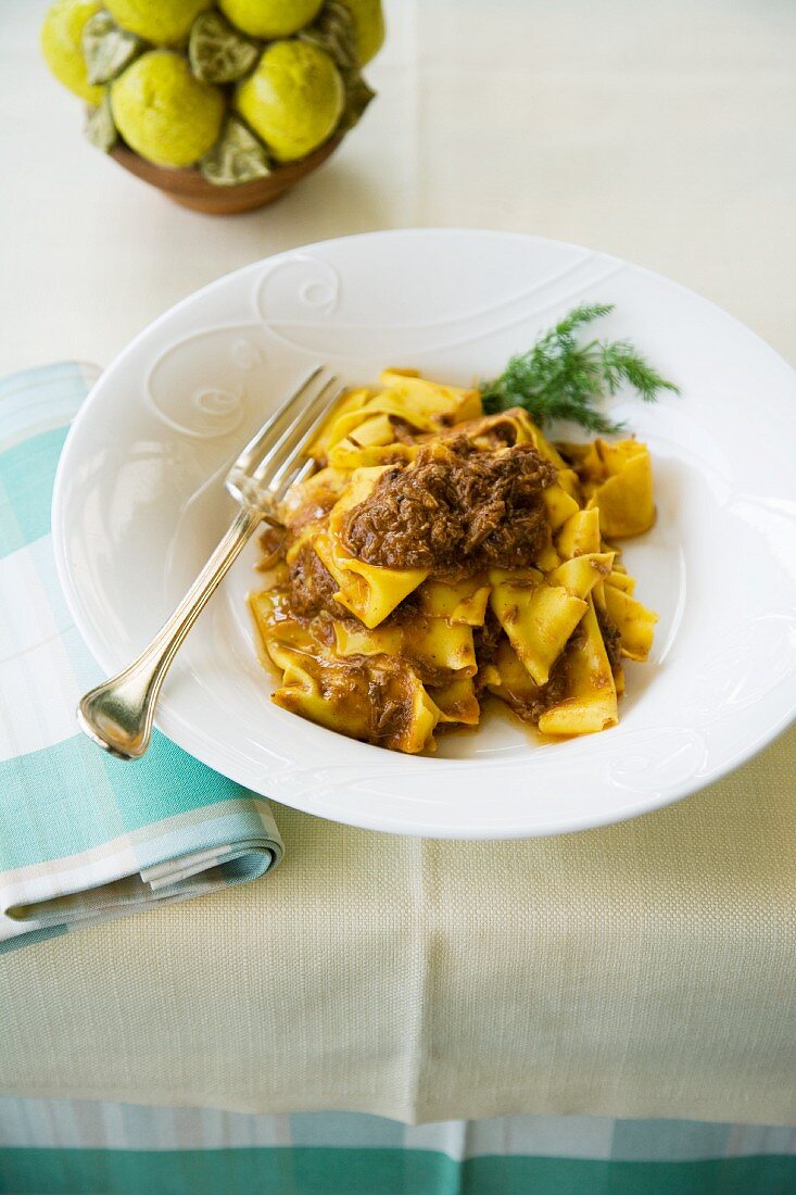 Pappardelle al sugo di piccione (Bandnudeln mit Taubensugo, Italien)