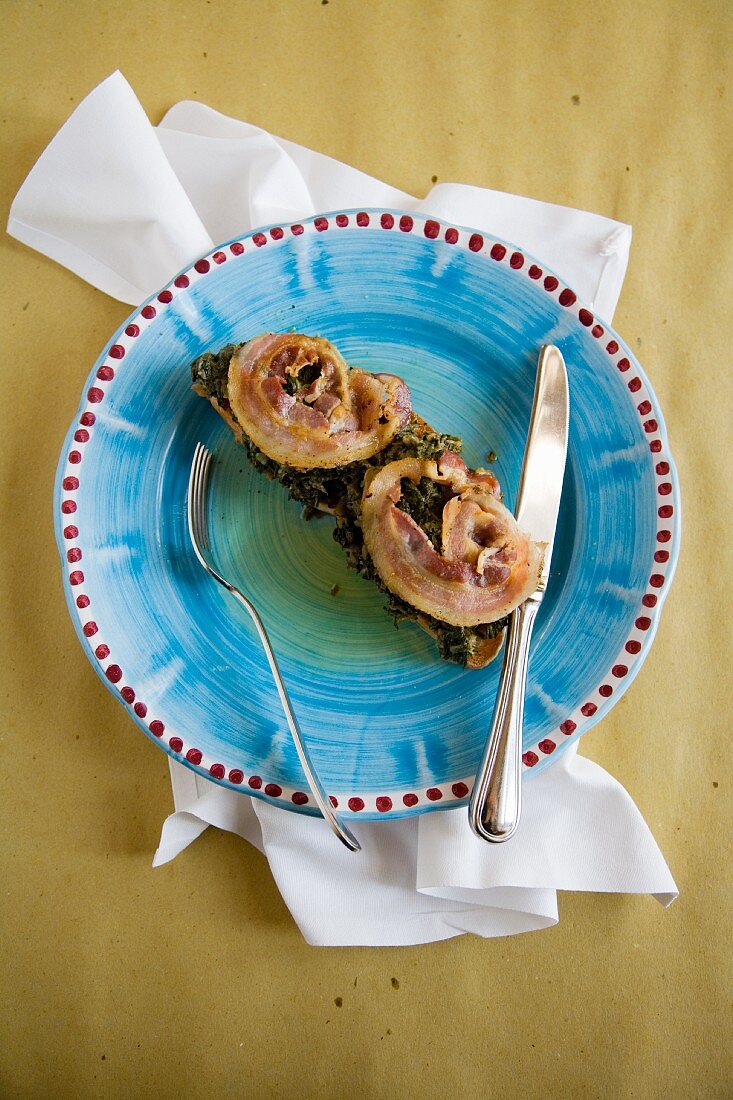 Crostone con cavolo nero (grilled bread with black kale, Italy)