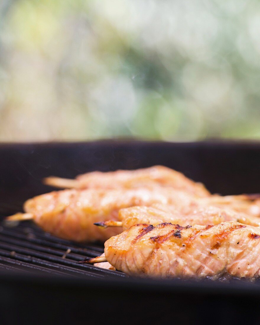 Lachssteaks auf dem Grill