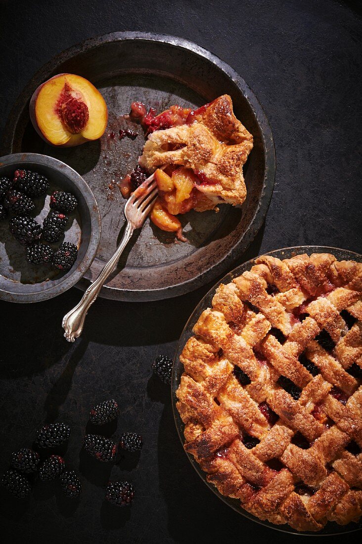 Peach and berry pie with blackberries, raspberries and apricot jam