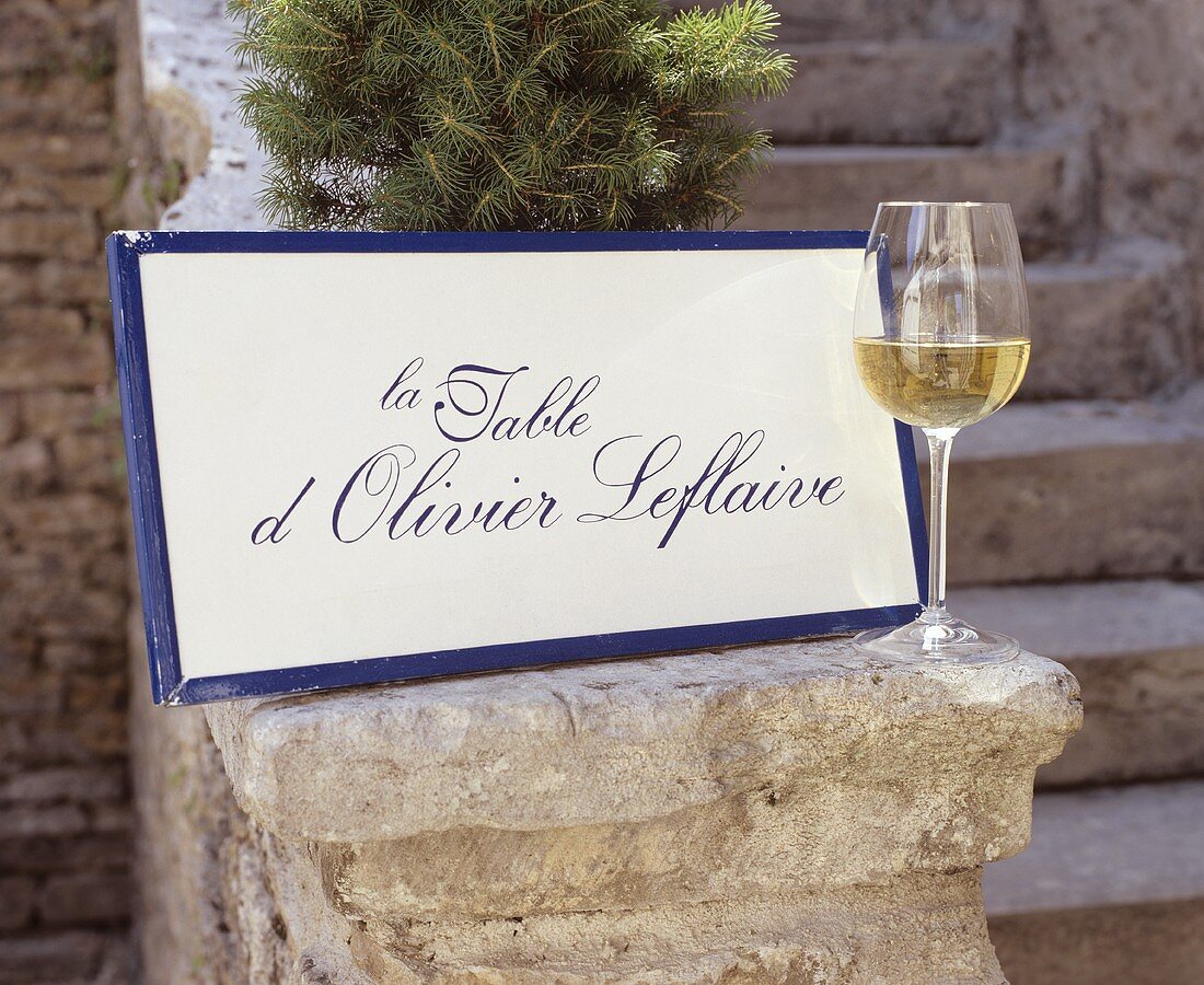 Einladung zur Weinprobe in der Domaine Leflaive in Burgund