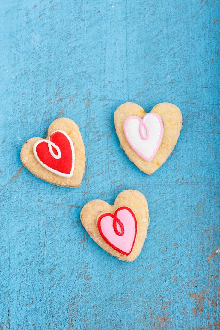 Heart-shaped biscuits decorated with red and white icing