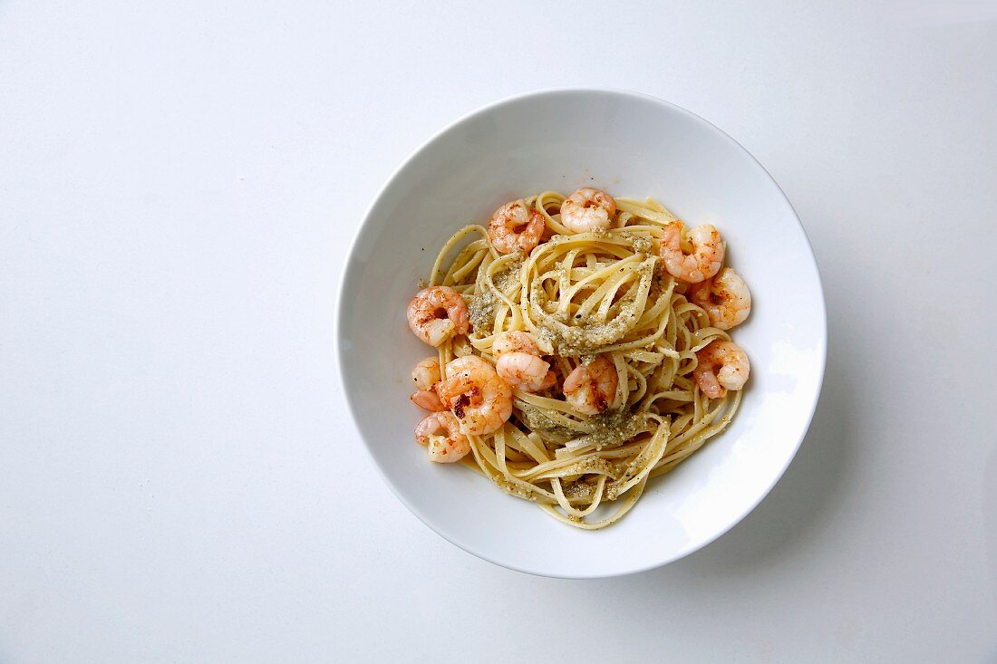 Curry leaf pesto with noodles and prawns