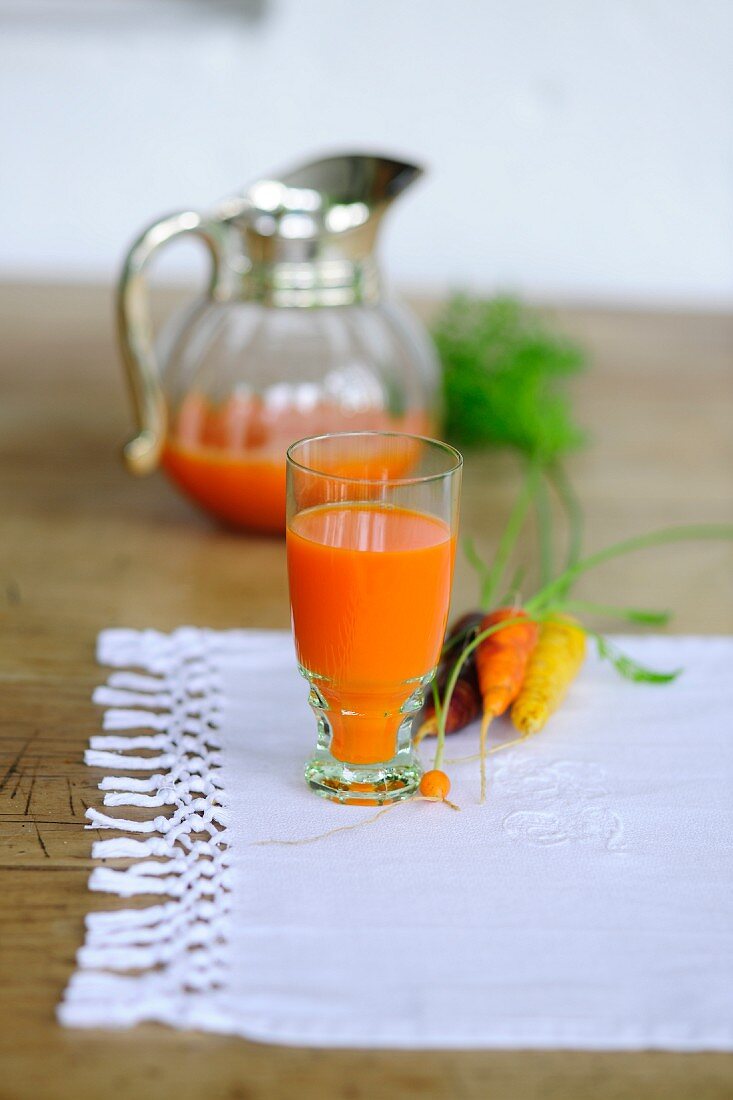 Frisch gepresster Möhrensaft