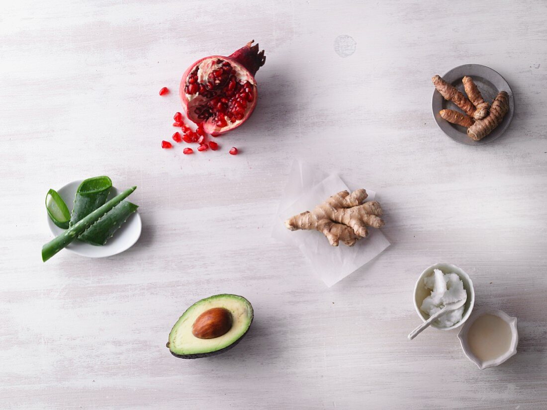Superfoods: aloe vera, ginger, turmeric, pomegranate, avocado, coconut mousse and oil