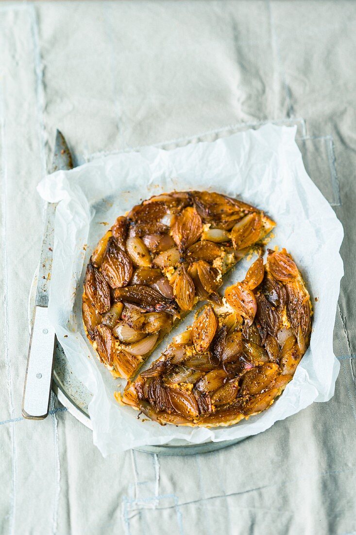 Shallot tarte tatin with feta cheese and cumin seeds