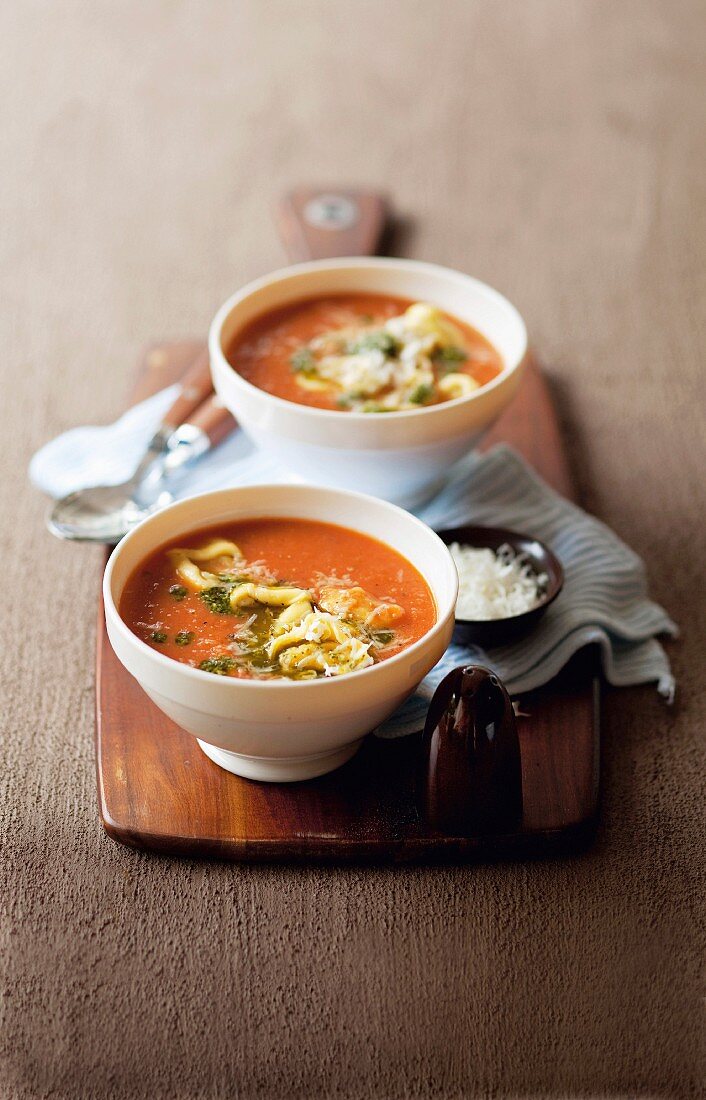 Tomato soup with tortellini and pesto