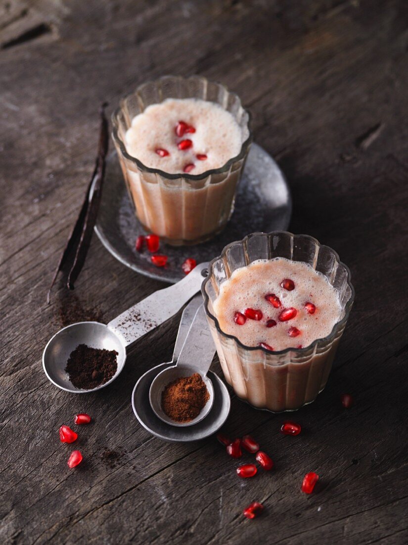 pomegranate and orange smoothies with cinnamon, vanilla and yacon syrup