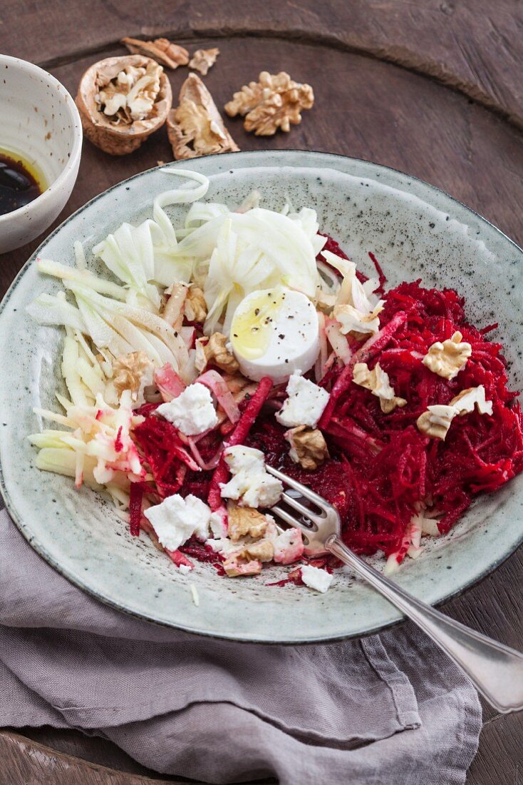 Raw beetroot with fennel and goat's cheese bites