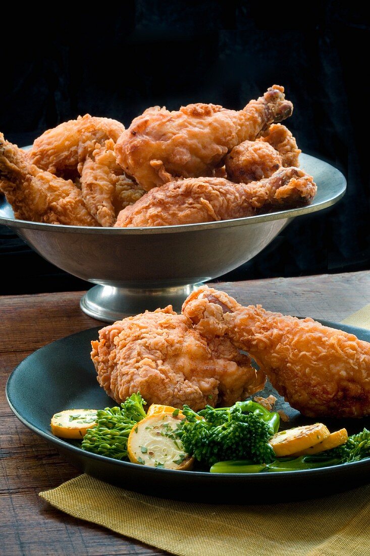 Fried chicken bits with broccoli and yellow courgettes