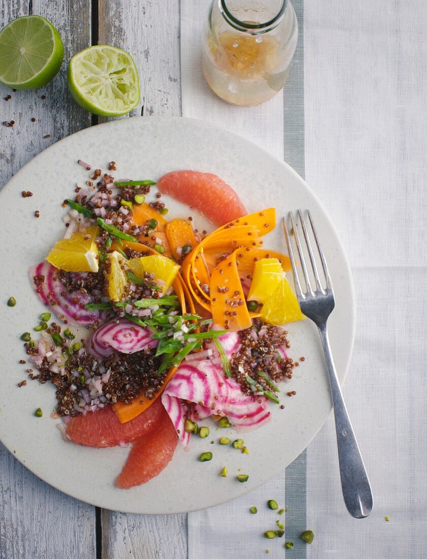 Quinoa salad with mange tout, carrots and grapefruit