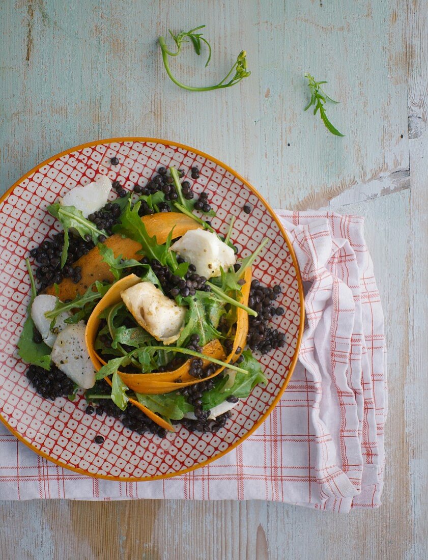 Sommerlicher Linsen-Fisch-Salat mit Rucola