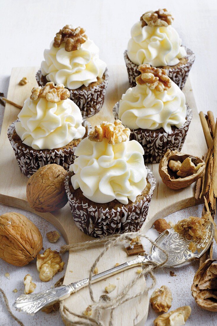 Courgette cupcakes with walnuts