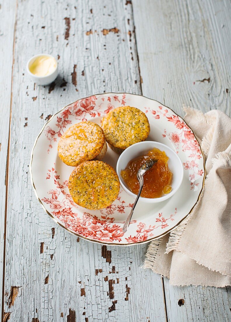 Orangen-Mohn-Muffins mit Orangenmarmelade