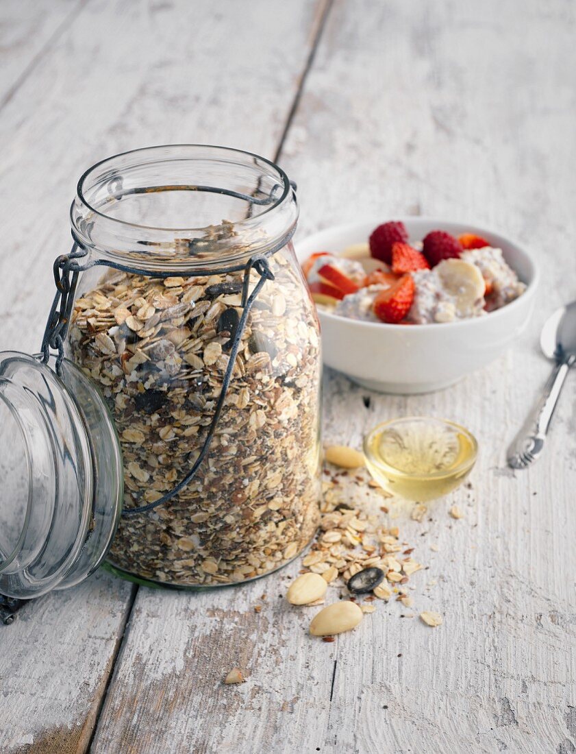 A slow carb muesli mixture with almonds