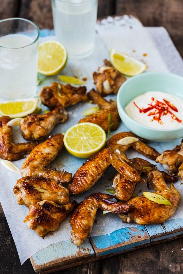 Glazed chicken wings with yoghurt sauce and lemon
