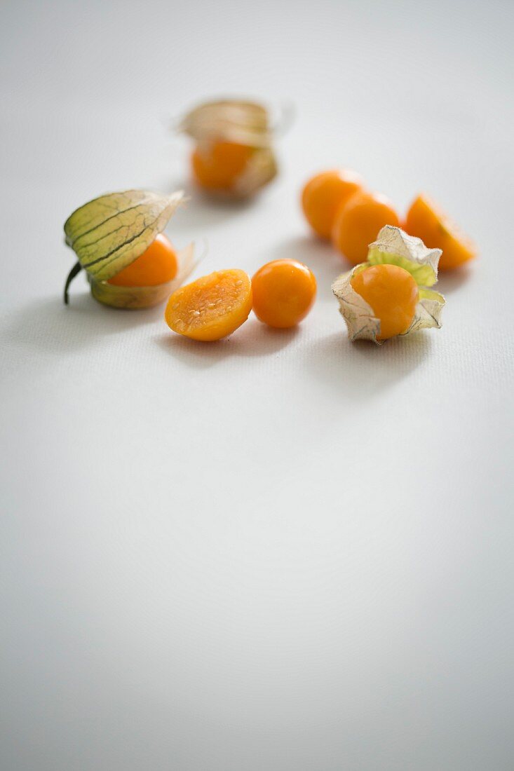 Physalis with and without shells