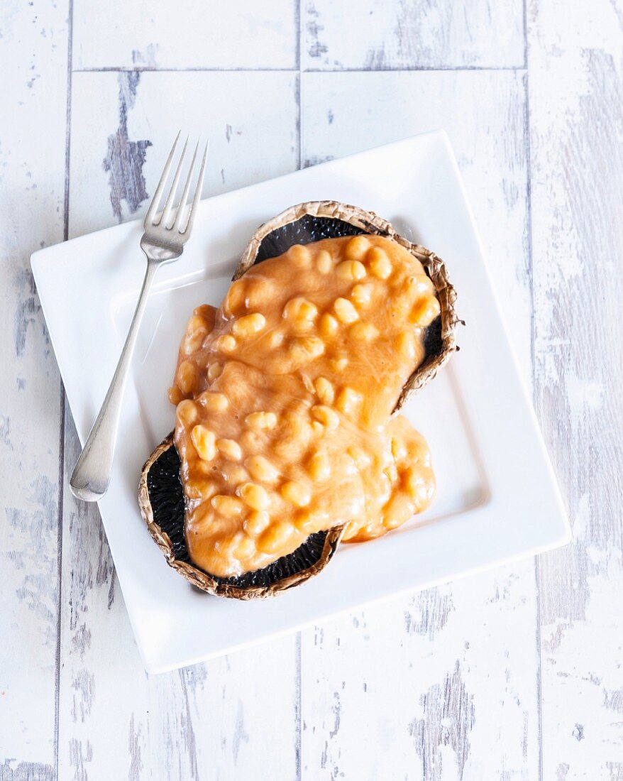 Baked beans with cheese (England)