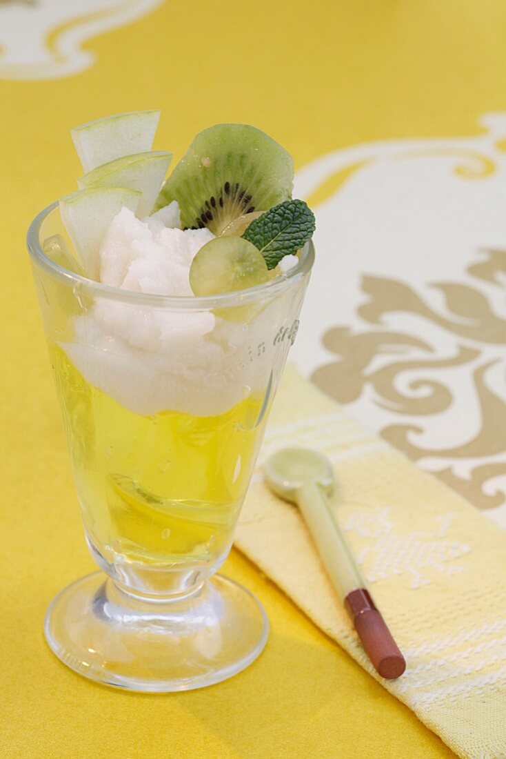 Kiwi jelly with Granny Smith apples in a glass
