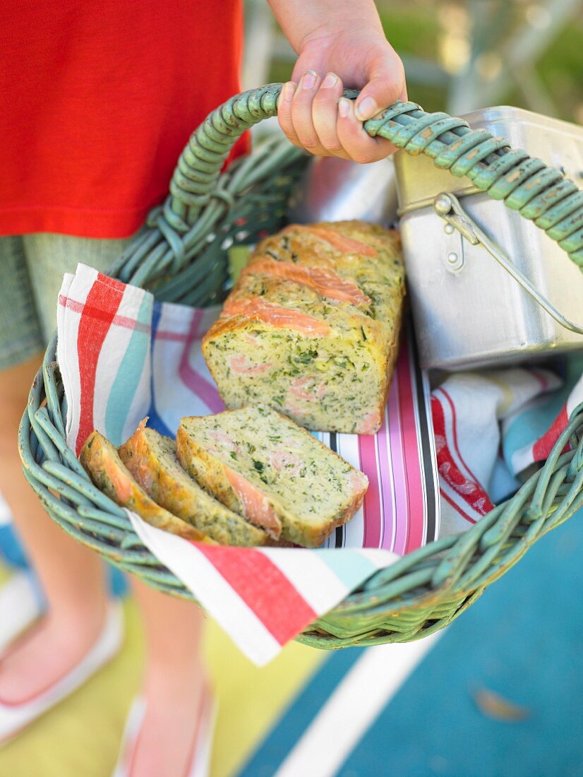 Dill-Räucherlachs-Brot zum Picknick