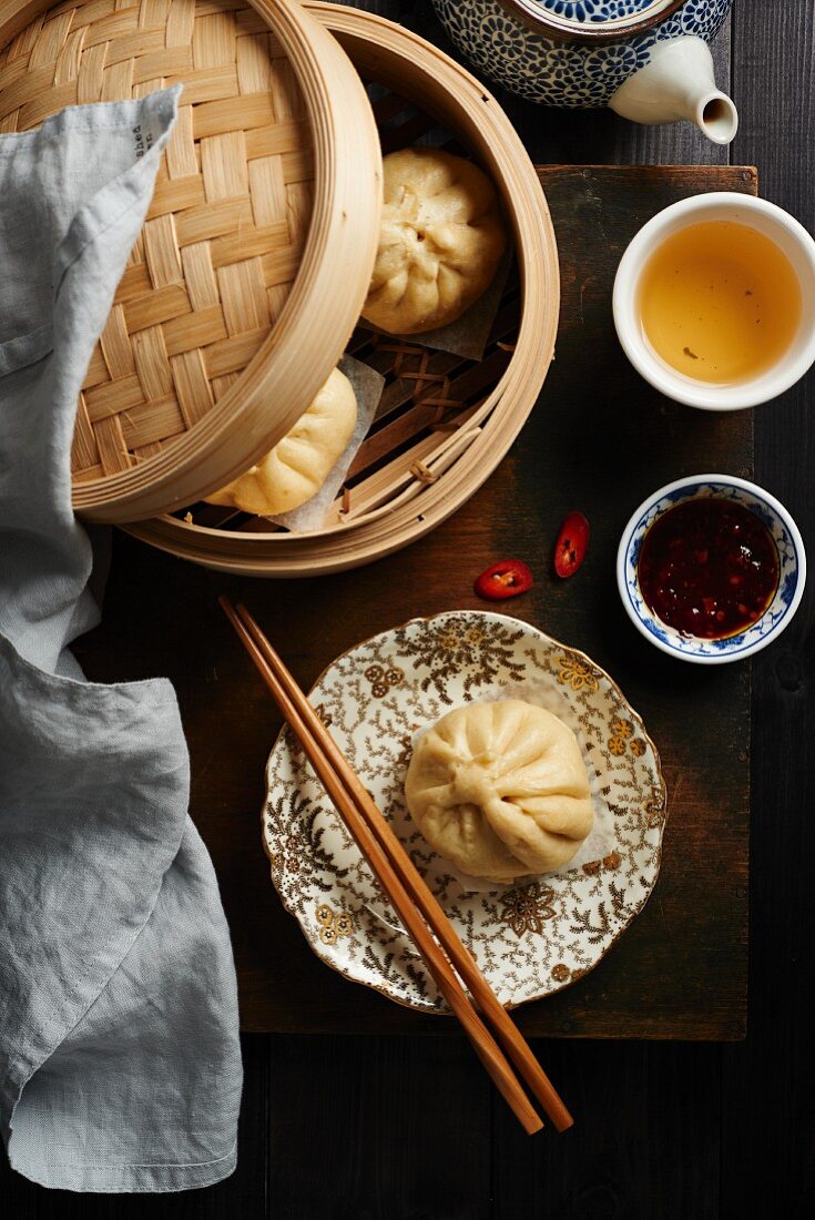 Chinese Jiaozi with chilli sauce