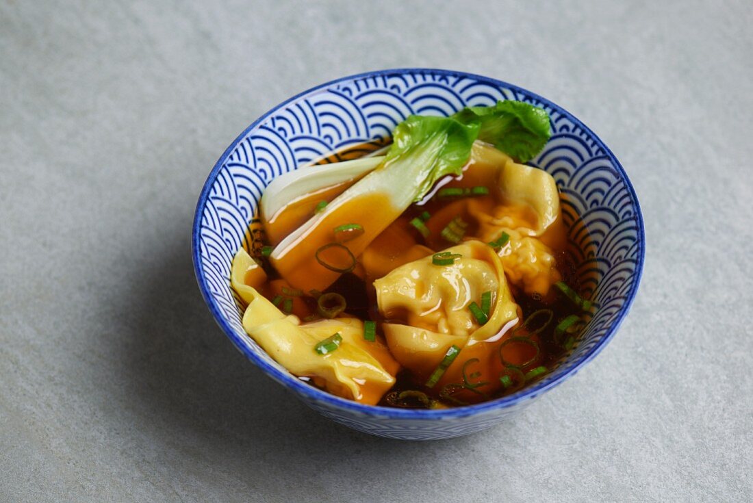 Wan Tan Suppe mit Pak Choi