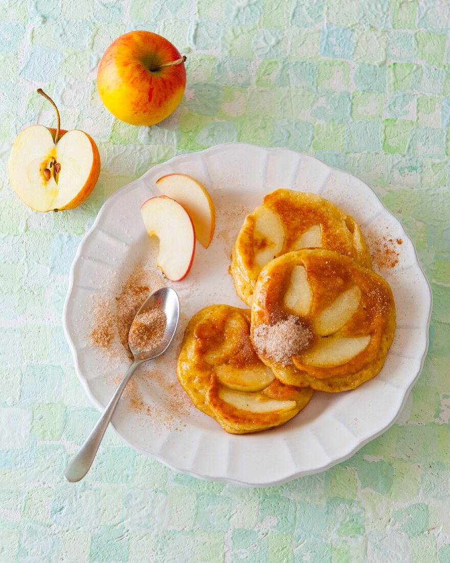 Apple and cinnamon pancakes