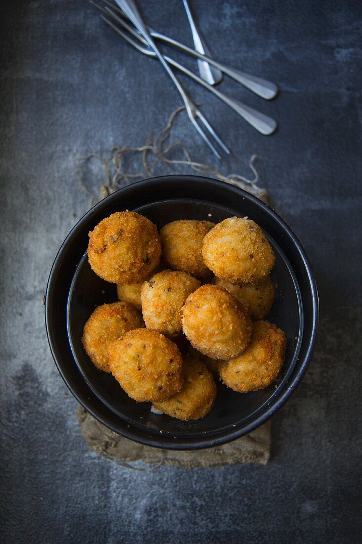 Polpette Di Riso (deep fried rice balls, Italy)