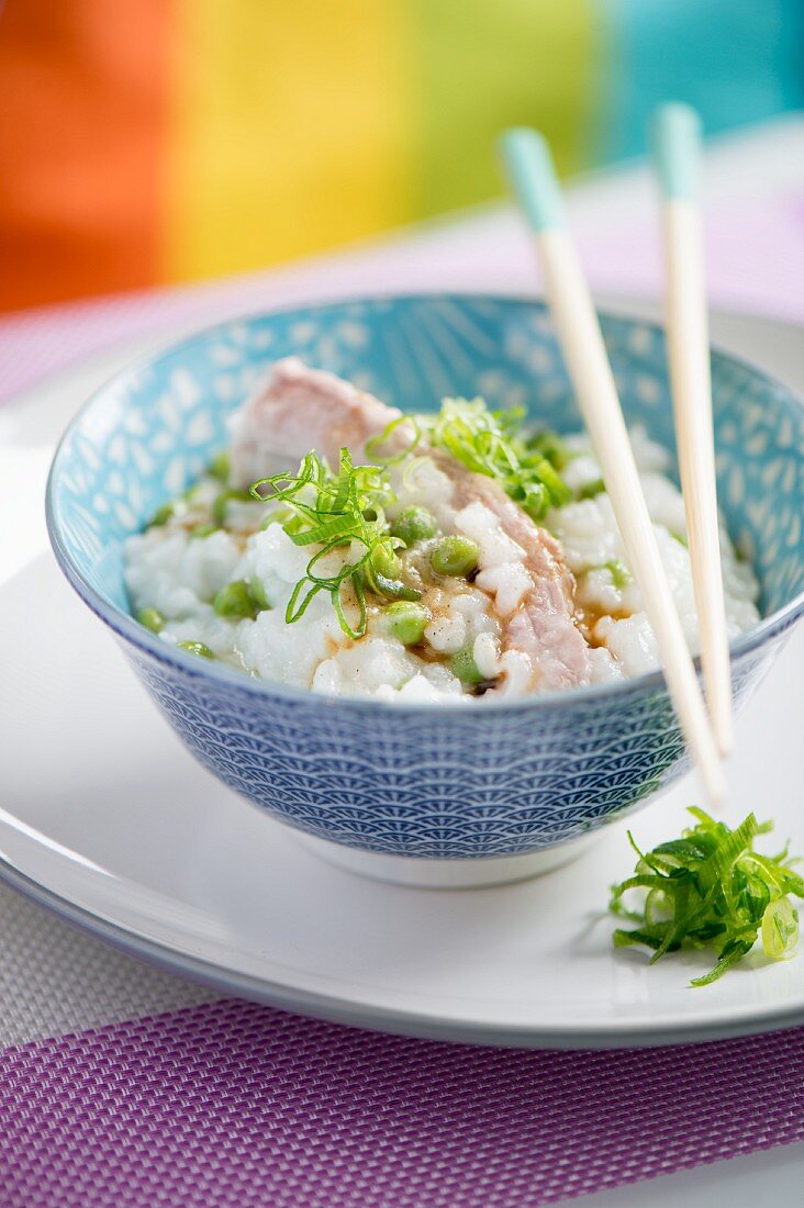 Reis-Congee mit Schweinerippchen (Japan)