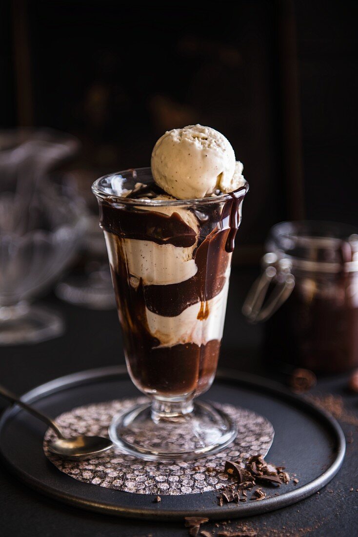 Vanilla ice cream with chocolate fudge sauce in a sundae glass